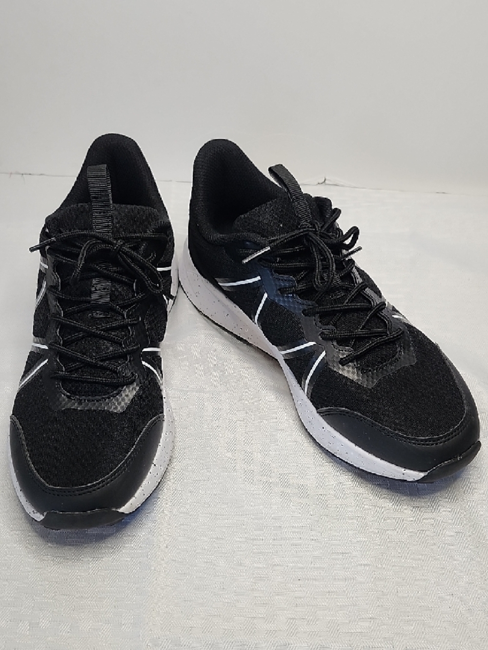 NWOT Fila Sneakers Black White Accents  9.5